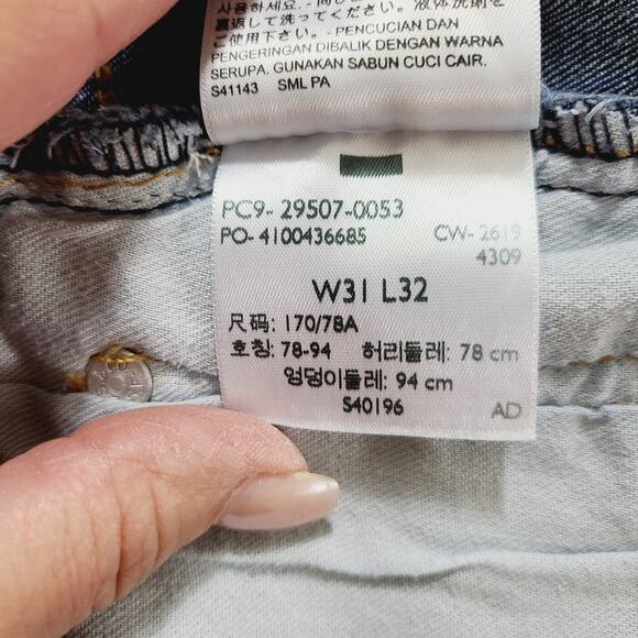 Levi's 502 Tapered Leg Dark Wash Men's Jeans Size 31X32, PRE-OWNED - Picture 10 of 11